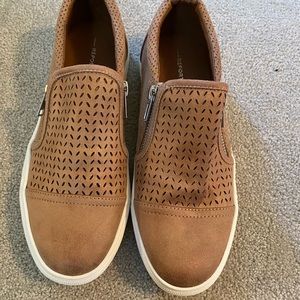 Report Slide On Shoes